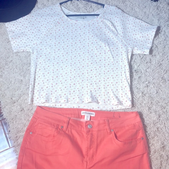 American Eagle Short Sleeve Floral Top - Picture 4 of 6